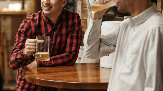 Männer über vierzig: die Pflege von Freundschaften wird oft unterschätzt