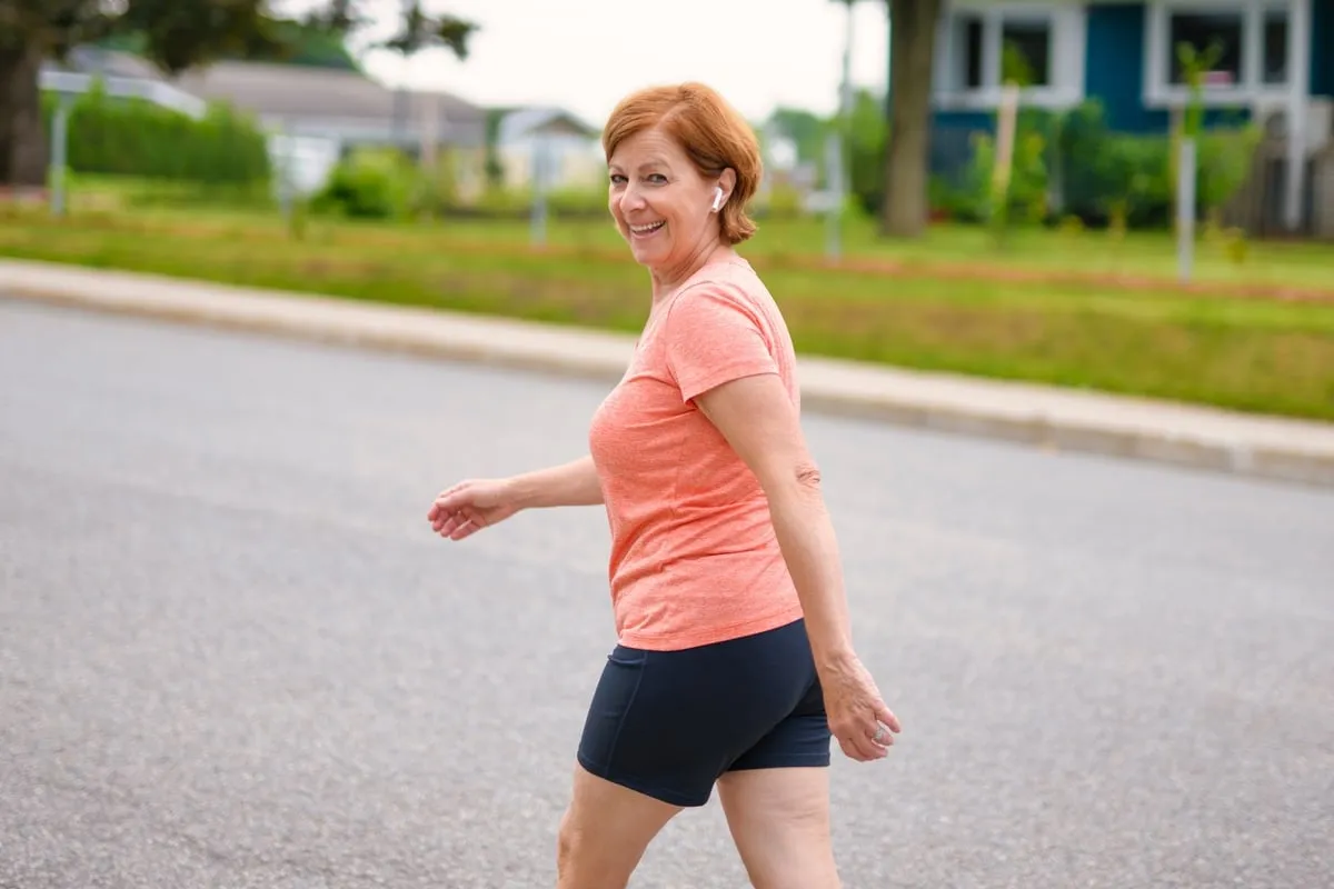 Gehen und Abnehmen: die Forschung hinter dem mühelosen Fettabbau laut Harvard
